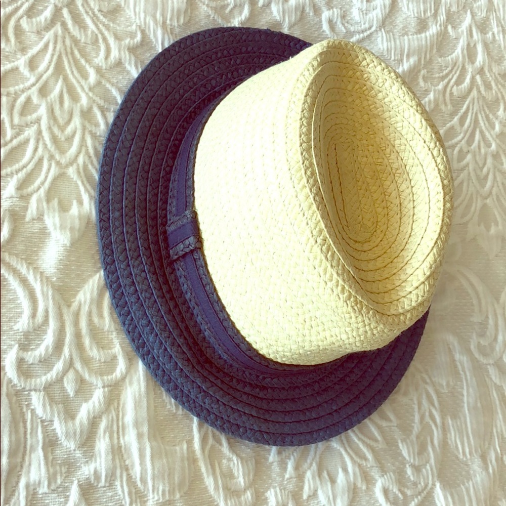 Gorgeous hat! Natural with blue trim